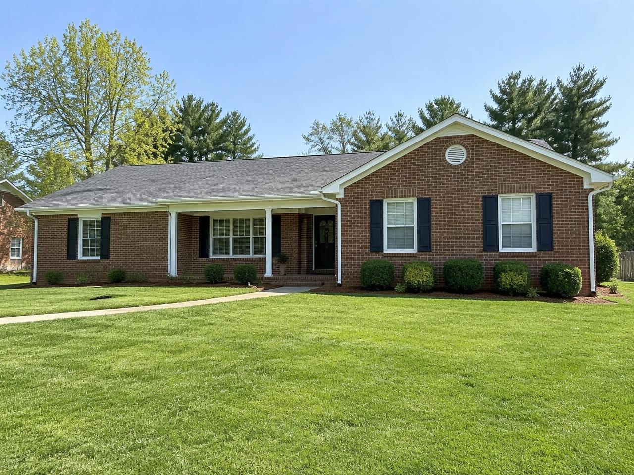 Brick ranch house wash — Siding, trim and gutters soft washed