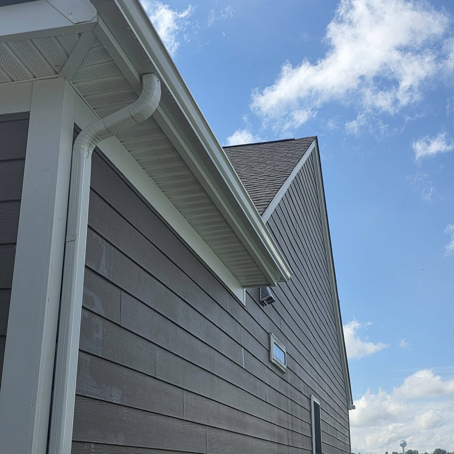 Vinyl siding soft washed clean of algae on a New River Valley home